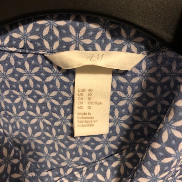 H&M Sleeveless Blue and White Flower Patterned Collared Blouse - Picture 4 of 5